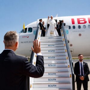 Iberia желает Папе счастливого пути… оставаясь на земле…